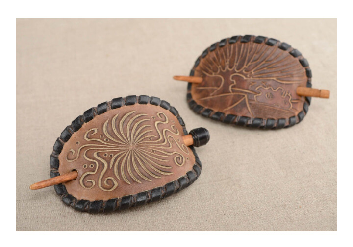 Genuine leather hairpin with wooden stick
MH-RO
