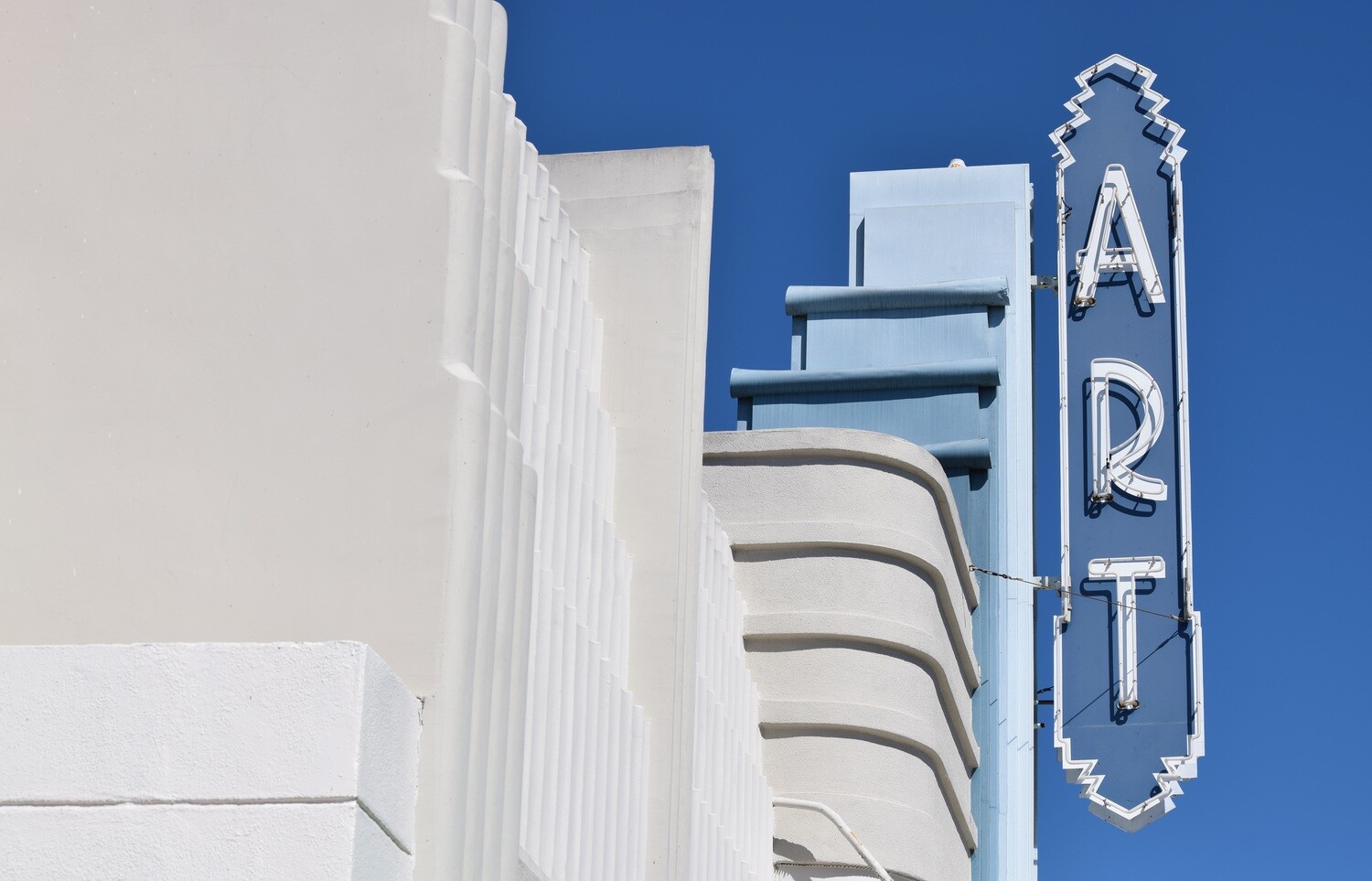LB ICON-THE ART Short Sleeve Crew Neck Graphic Tee White