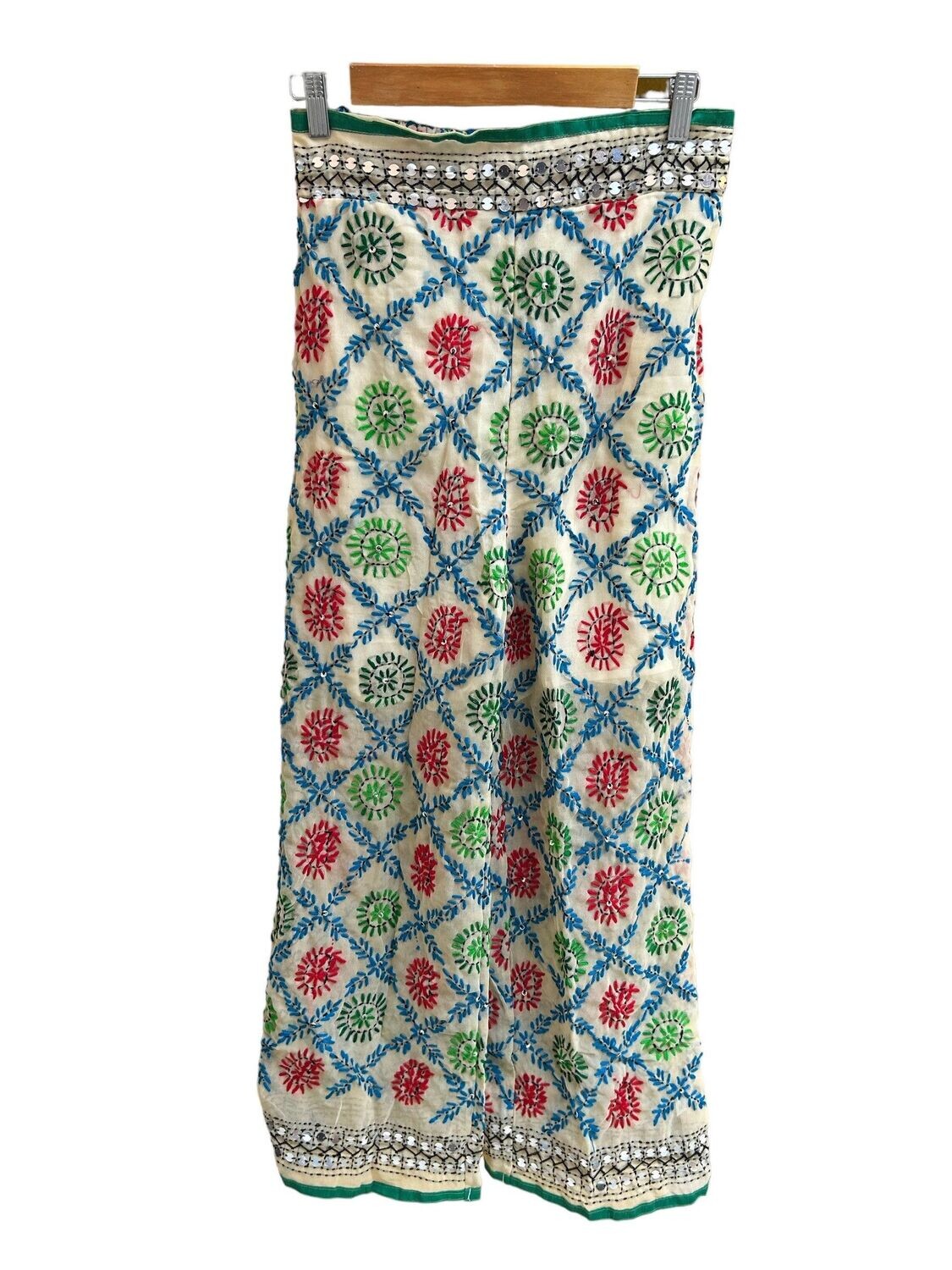 Pantalón bordado