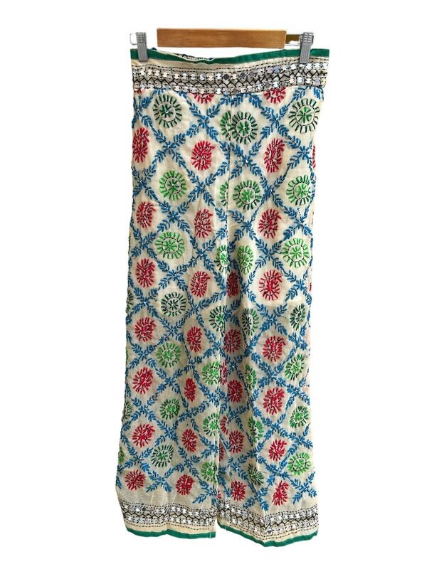 Pantalón bordado