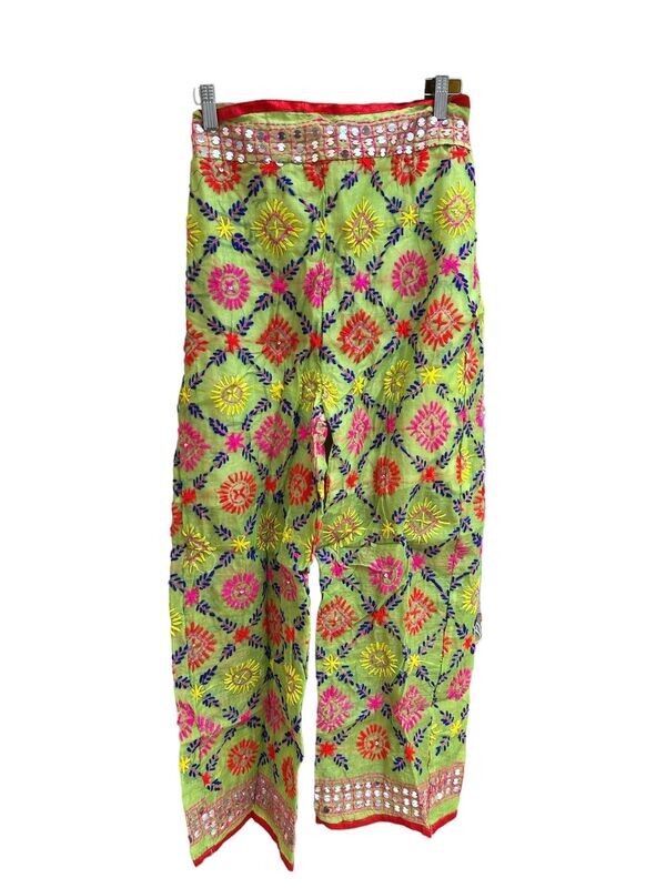 Pantalón bordado