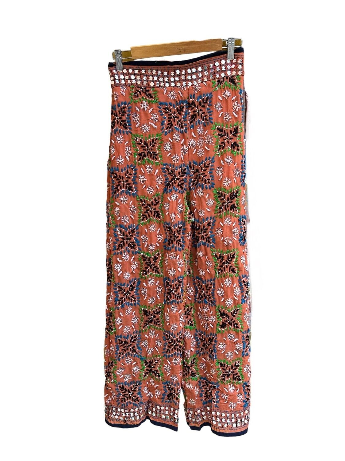 Pantalón bordado