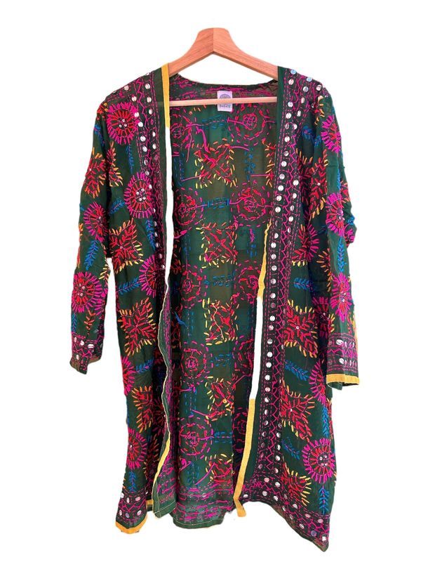 Kimono bordado midi