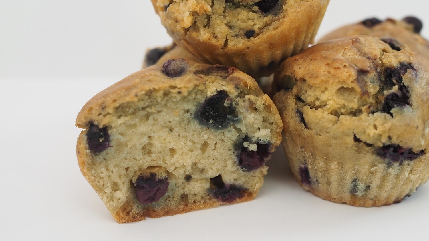 Vegan blueberry muffin with a hint of lemon flavor. GLUTEN FREE available. (Minimum order of 3).
