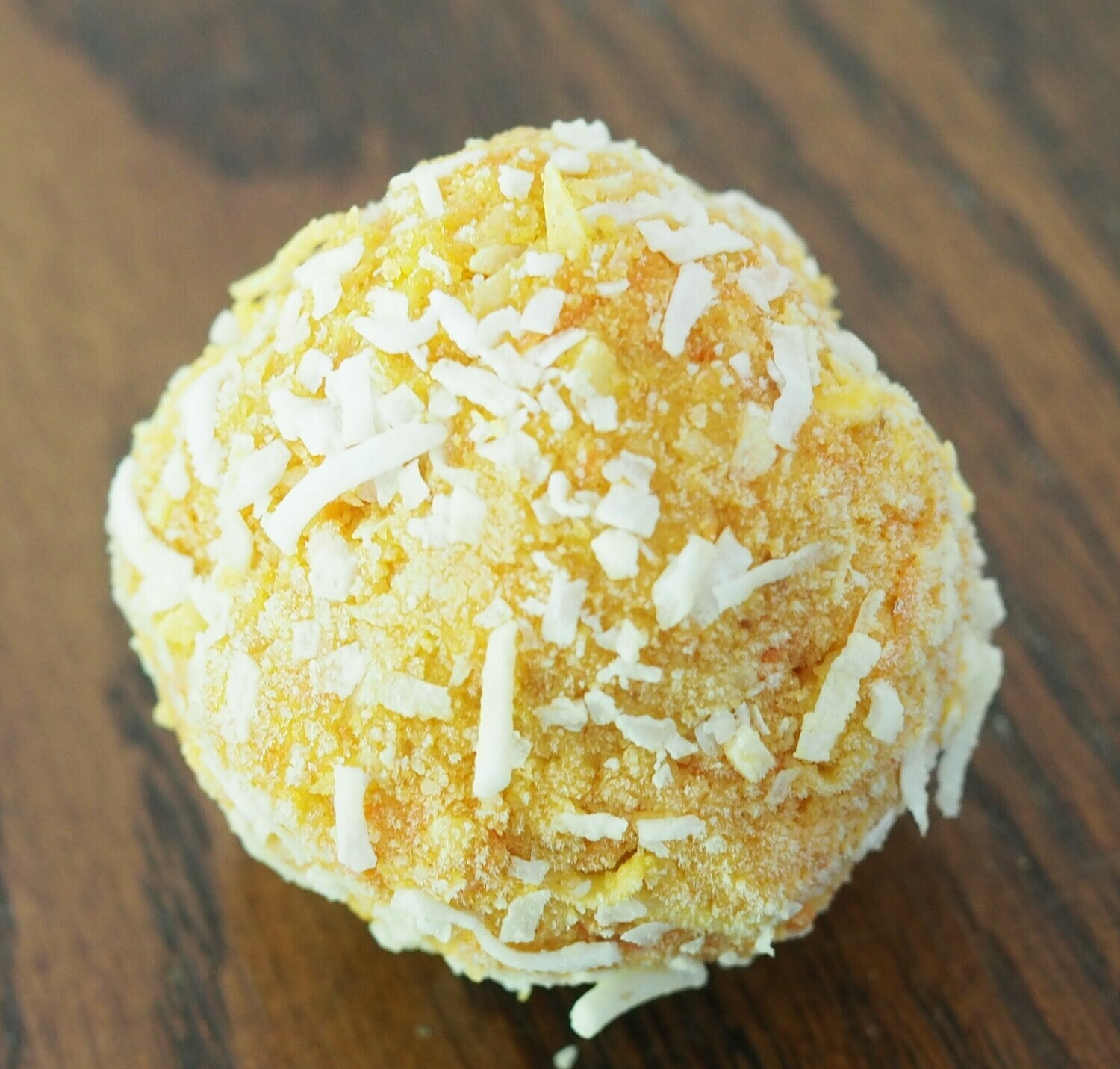 Vegan carrot-coconut cake ball. GLUTEN FREE.
