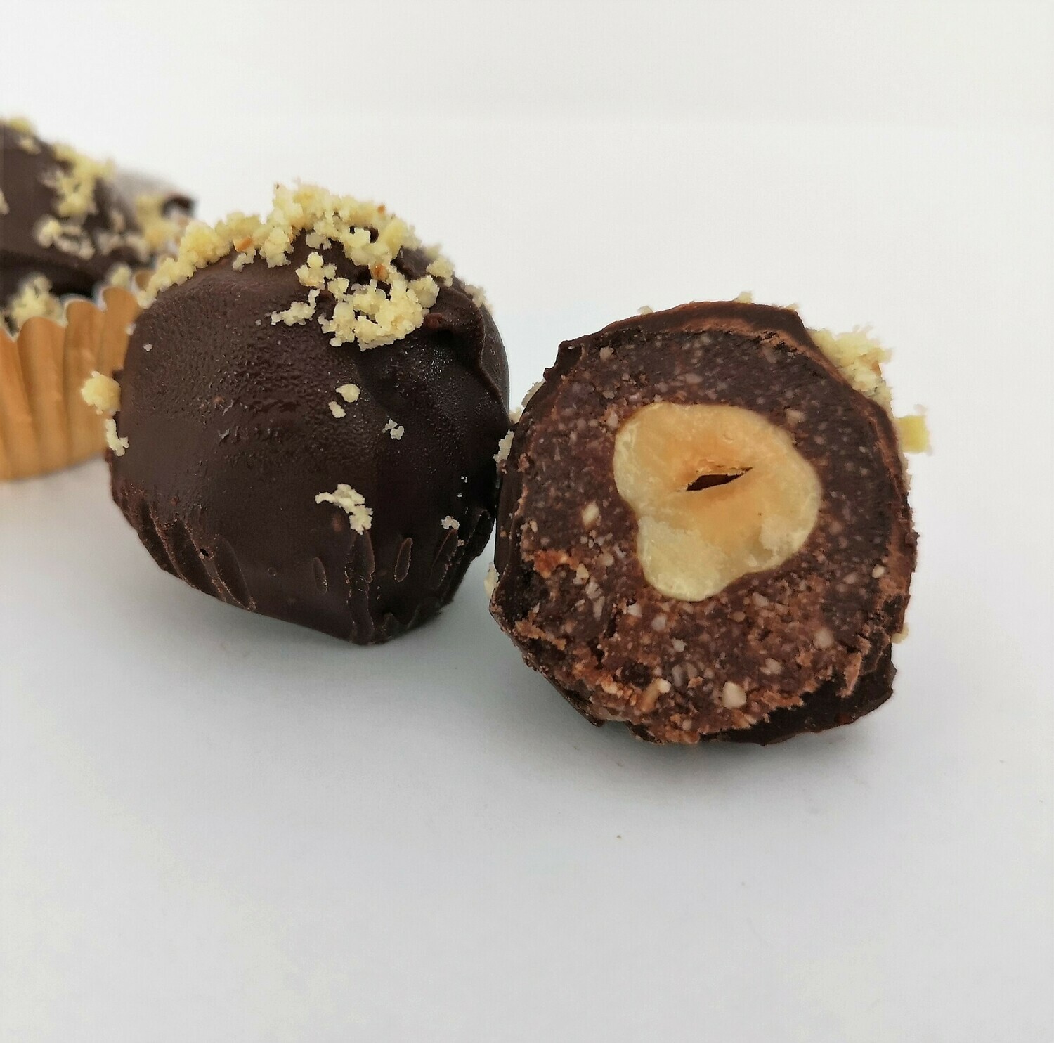 Vegan ''Ferrero rocher'' chocolate hazelnut truffle. GLUTEN FREE.