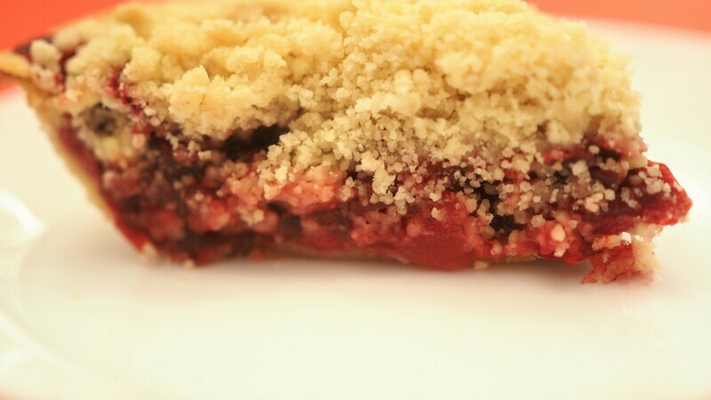Vegan pear and cranberry pie