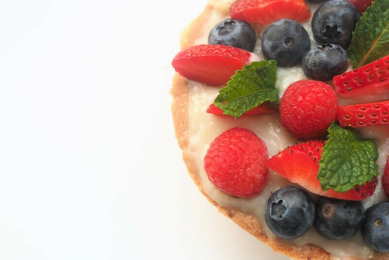5" vegan tart shell with vanilla custard and fruits.