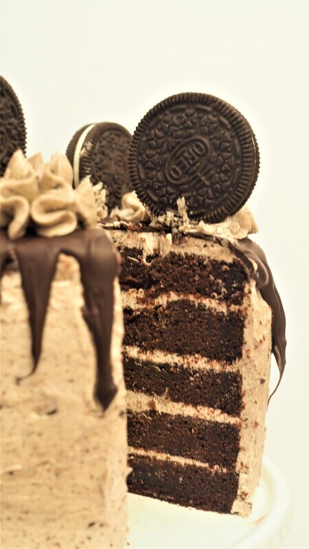 Vegan &quot;Oreo&quot; cake