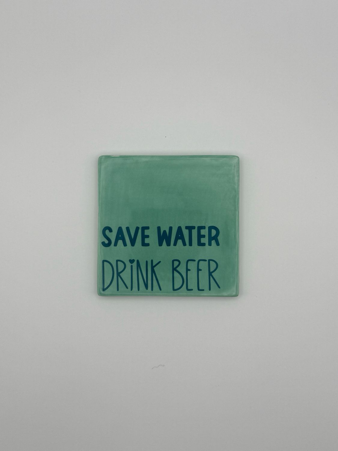 Sprichwortkachel „save water - drink beer“