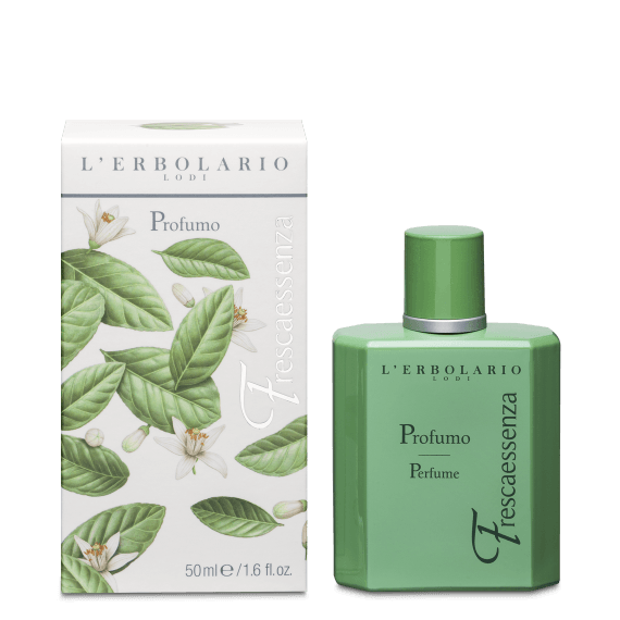Profumo Frescaessenza Gli accordi freschi degli agrumi si sposano alle note intense dei legni in una fragranza frizzante e unica