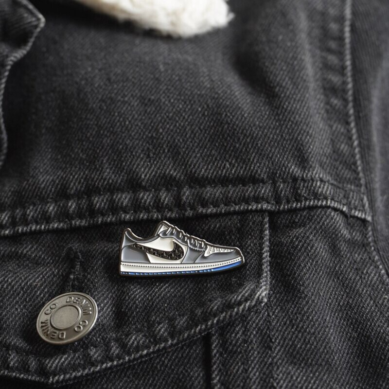 Air Jordan 1 Low Dior Pin