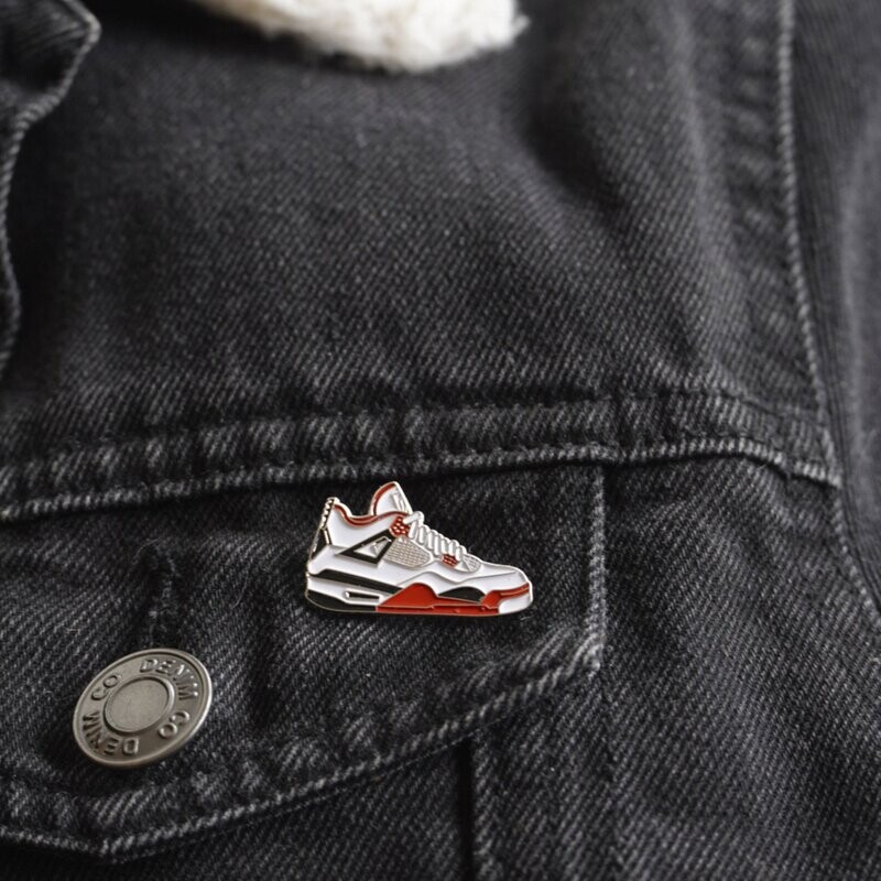 Air Jordan 4 Fire Red Pin