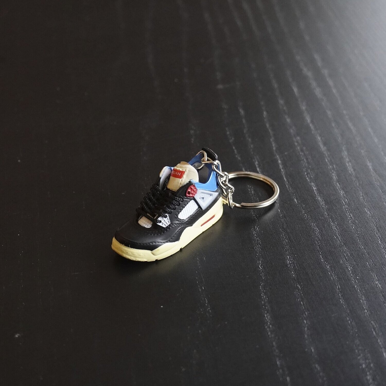 SNEAKR Keychain AJ4 Union Off Noir