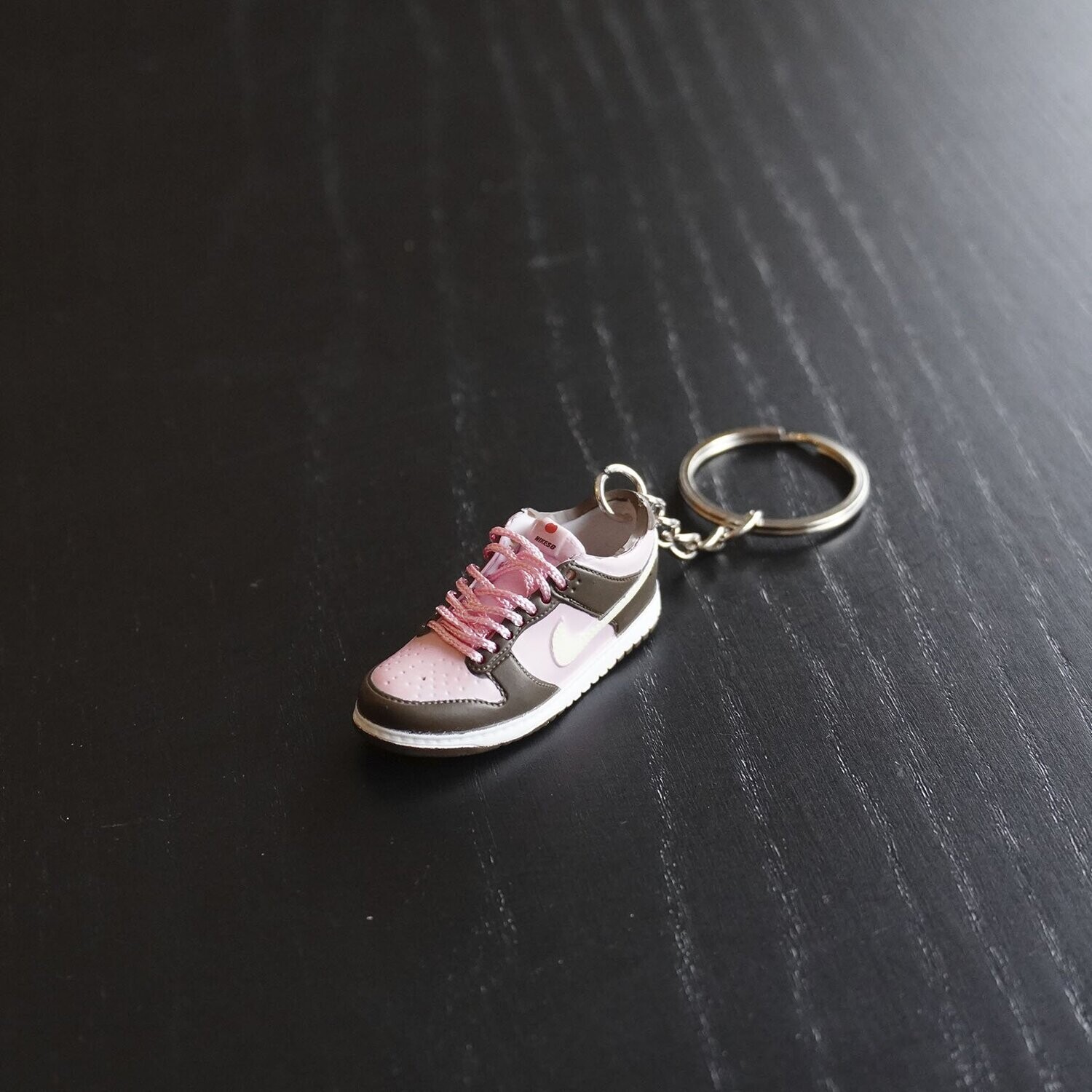 SNEAKR Keychain SB Dunk Stussy Cherry