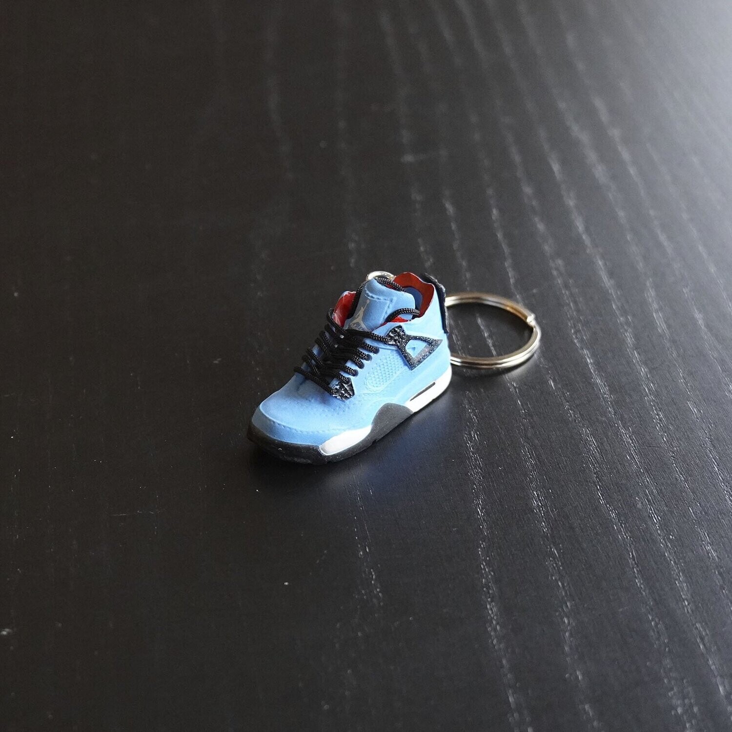 SNEAKR Keychain AJ4 Travis Scott