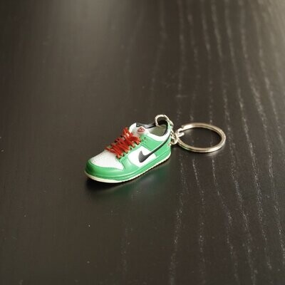 SNEAKR Keychain SB Dunk Low Pro Heineken
