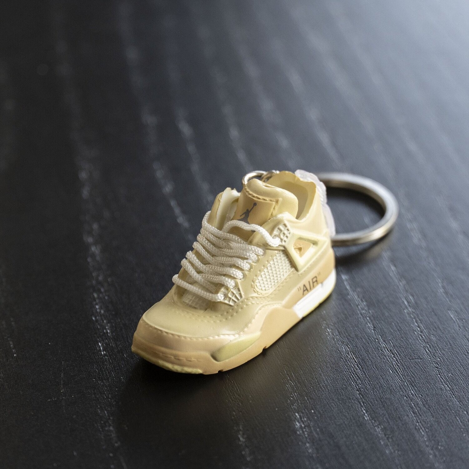 SNEAKR Keychain AJ4 Off-White Sail
