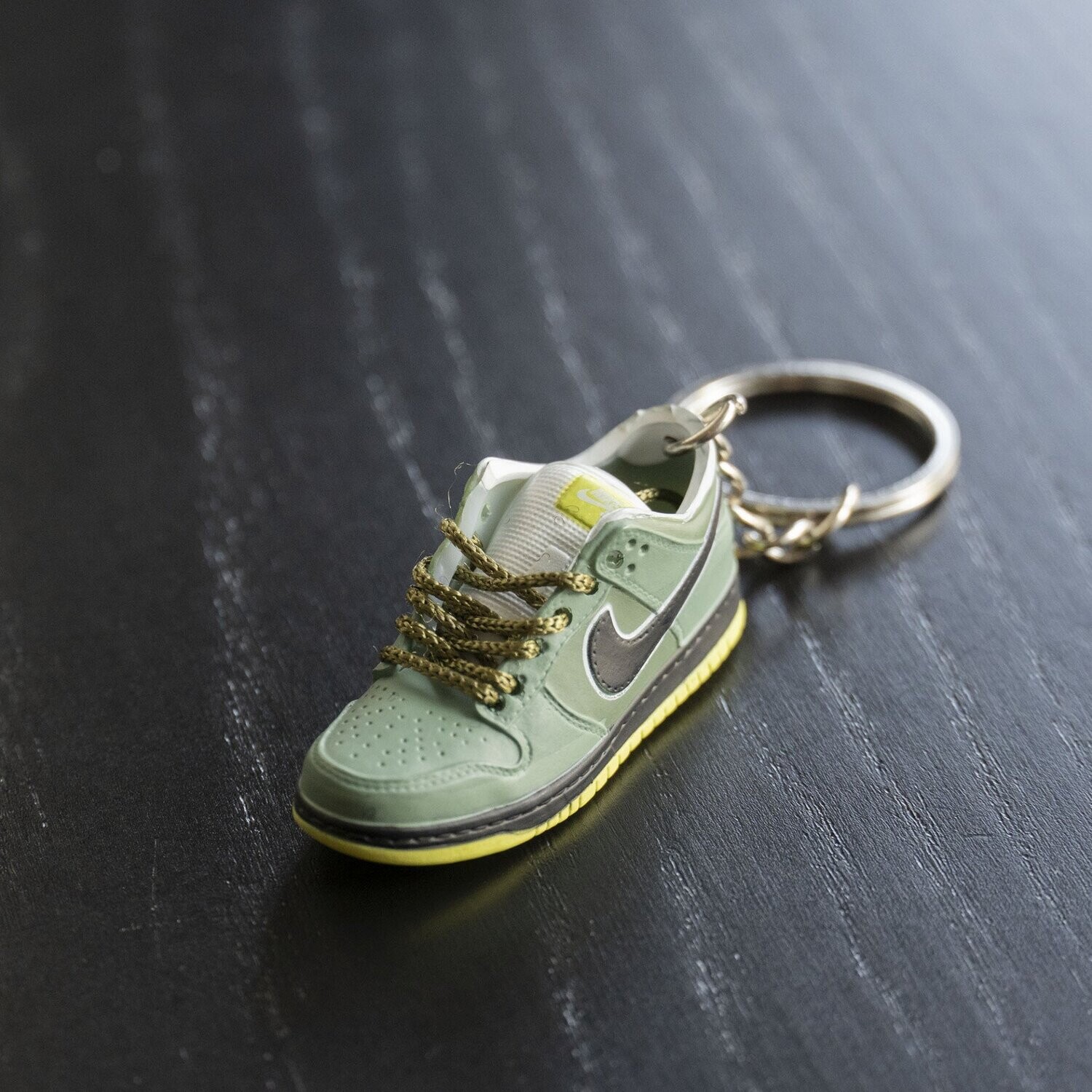 SNEAKR Keychain SB Dunk Green Lobster