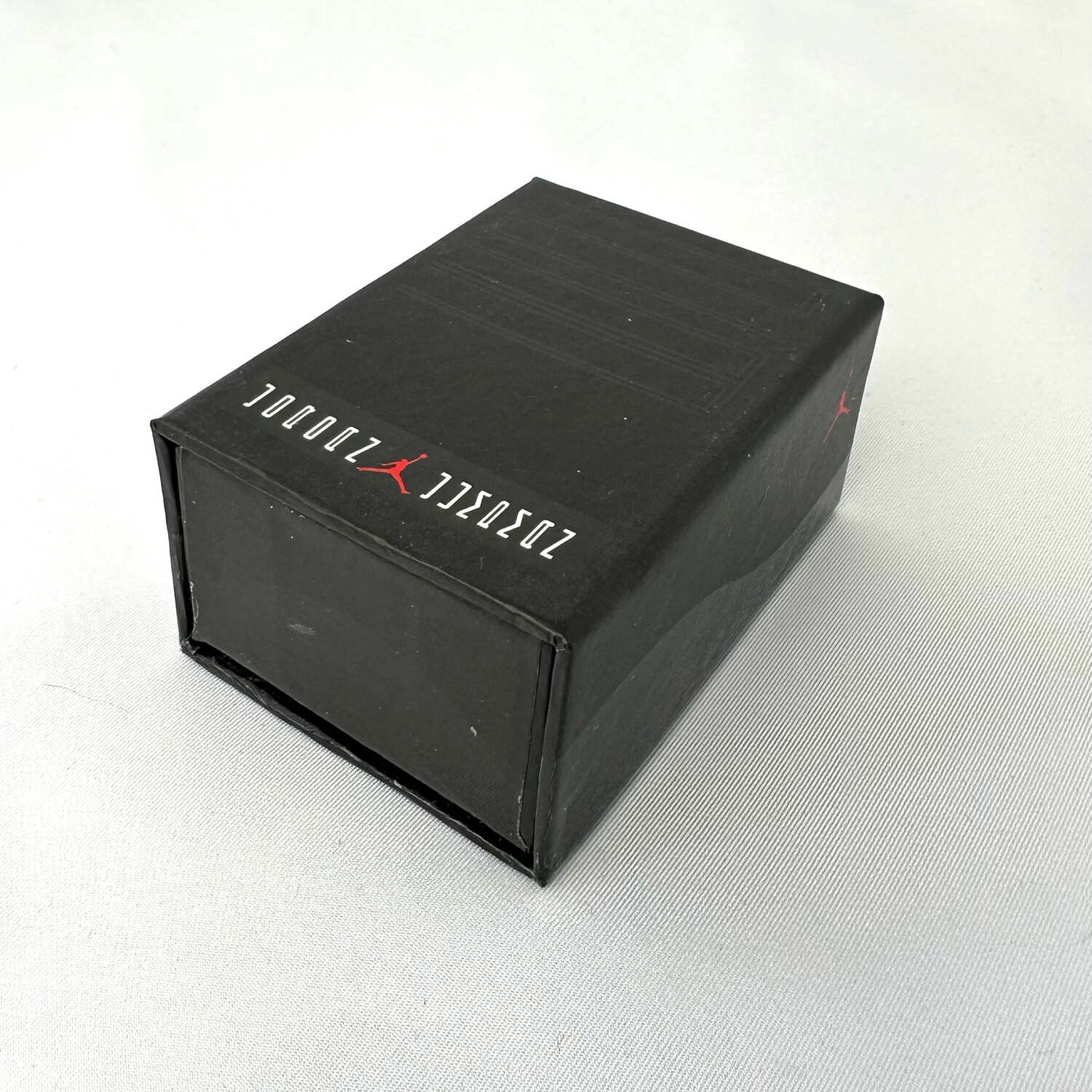 Mini Shoebox Jordan 11 Bred