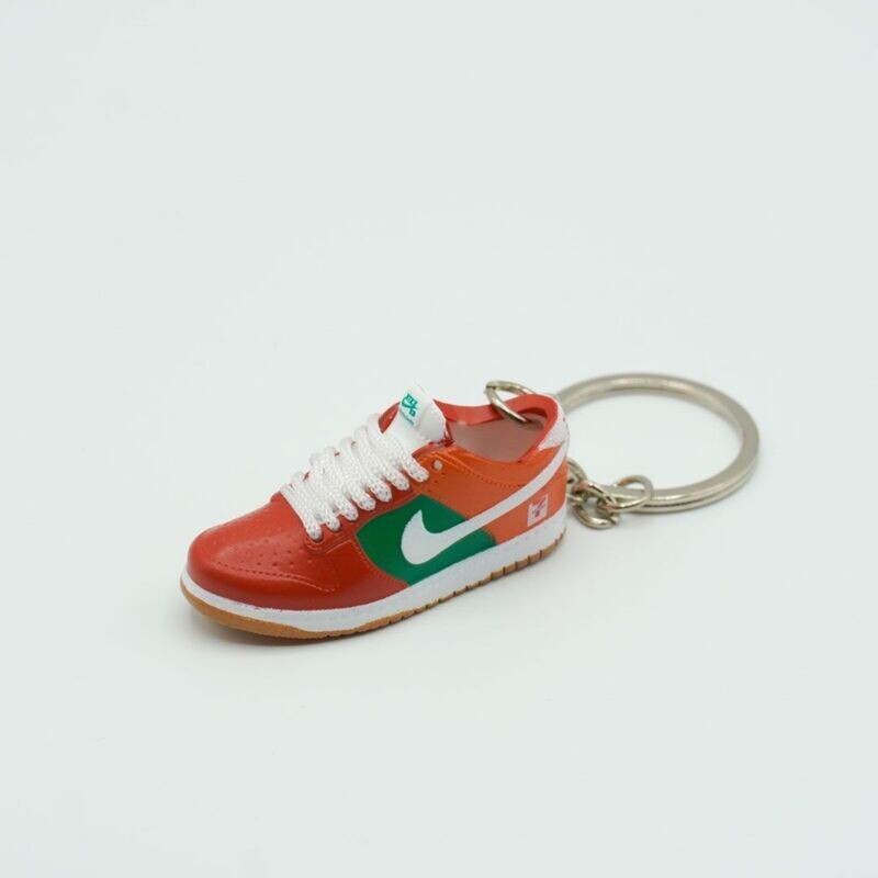 SNEAKR Keychain SB Dunk 7 Eleven