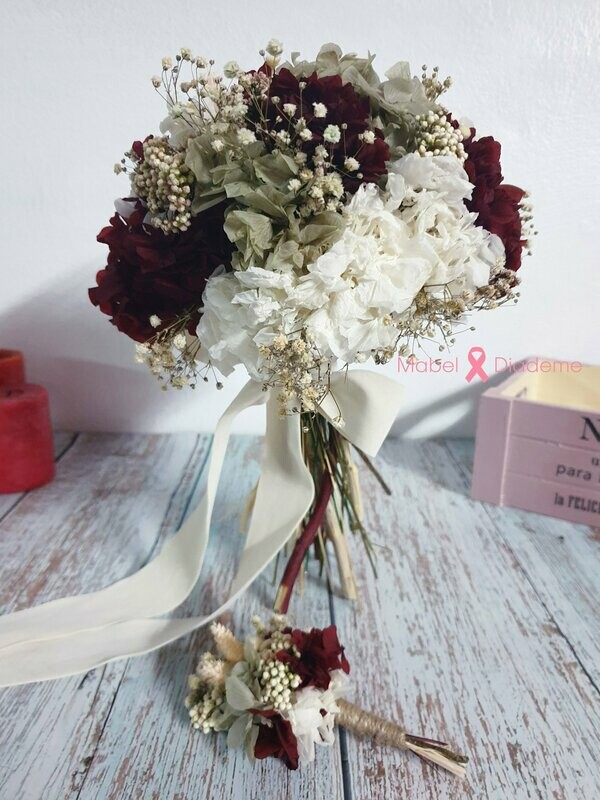 Ramo de novia flores preservadas burdeos