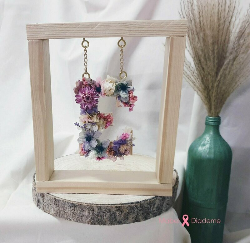 Cuadro columpio inicial letra flores preservadas regalos bonitos
