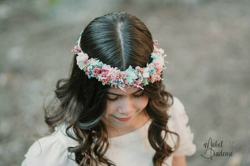 Corona cerrada flores preservadas y aplique floral vestido comunión turquesa