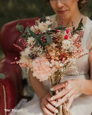 Ramo de novia estilo silvestre flores preservadas