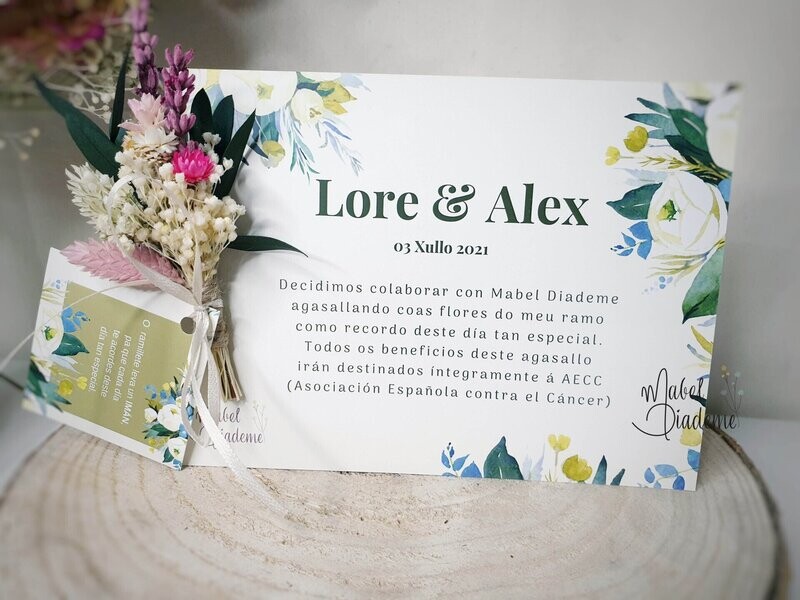 Detalles de boda solidarios con flores preservadas