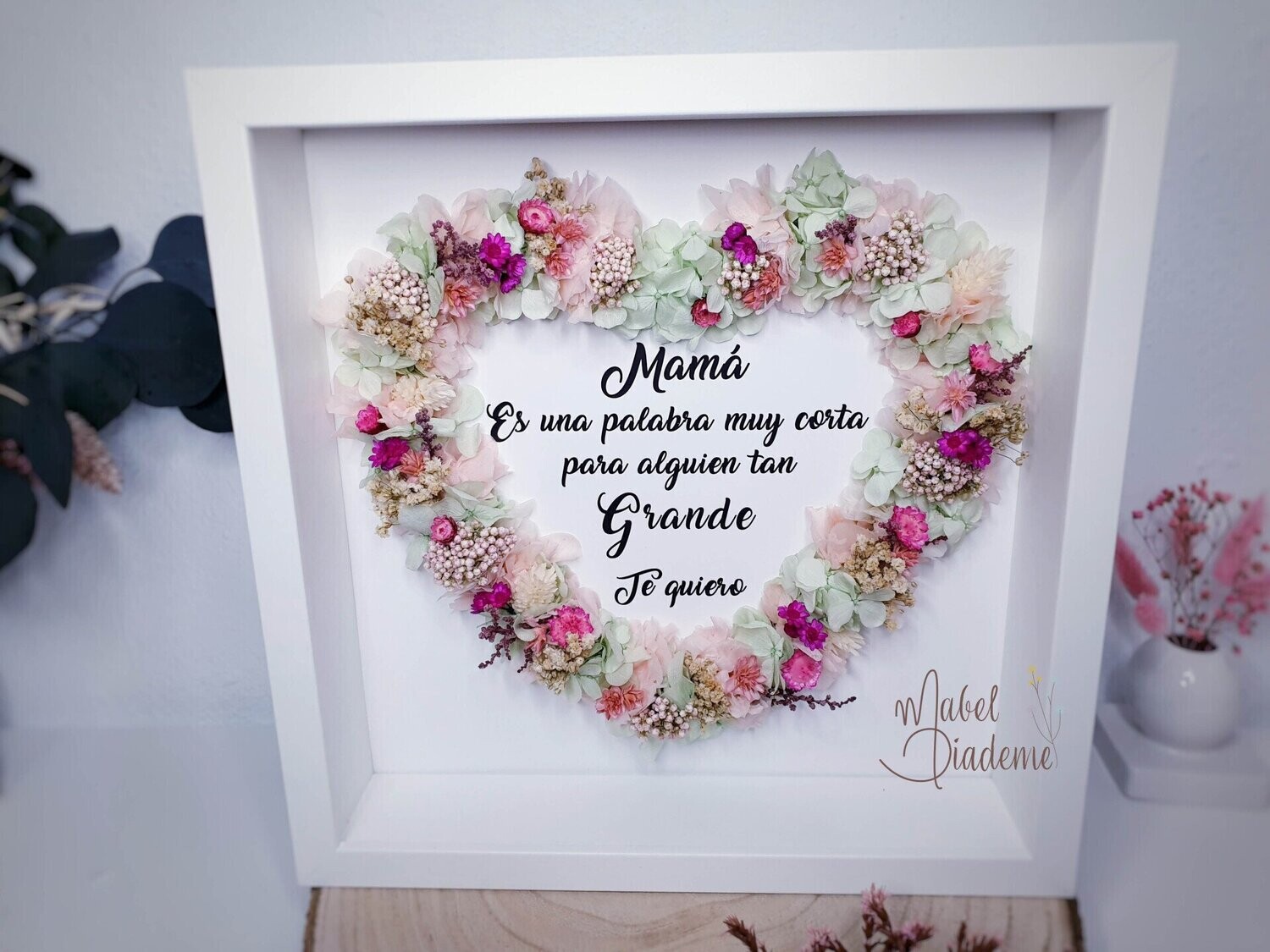 Cuadro corazón con flores preservadas y dedicatoria personalizada – Regalo especial y emotivo