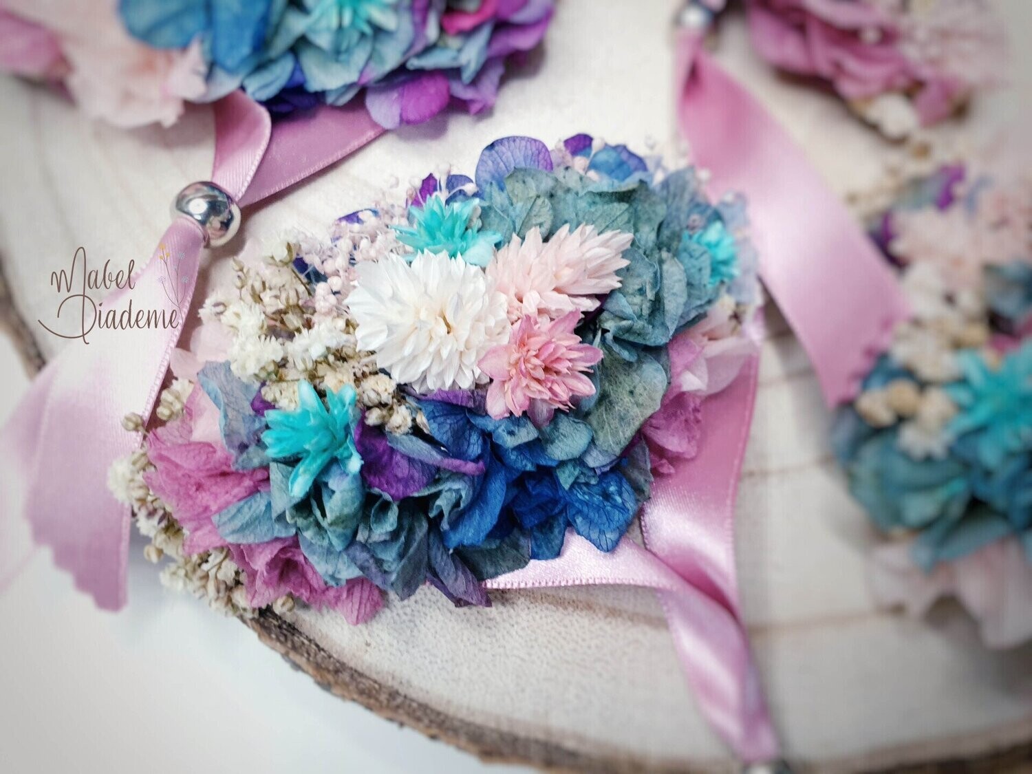 Pulsera de flores preservadas