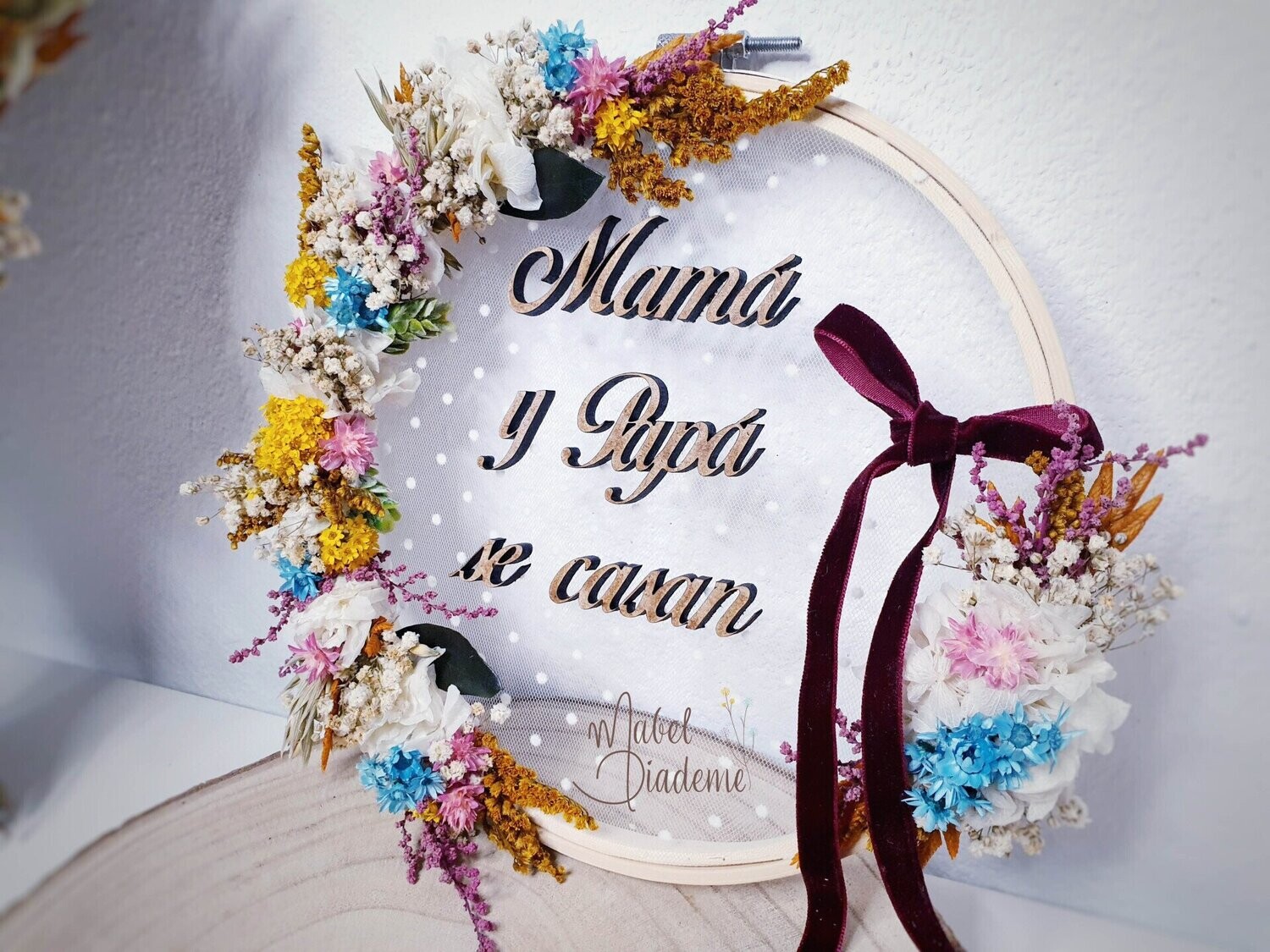 Bastidor de Flores Preservadas – El Porta Alianzas Perfecto para tu Boda