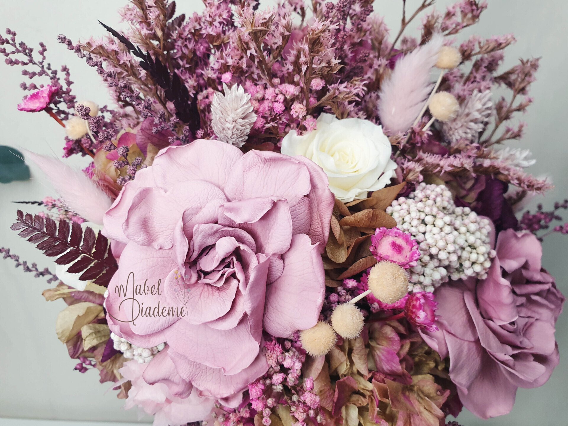 Ramo de novia otoñal tonos burdeos flores preservadas gardenia