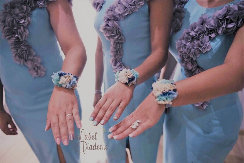 Pulsera de flores preservadas damas de honor, arras en celeste