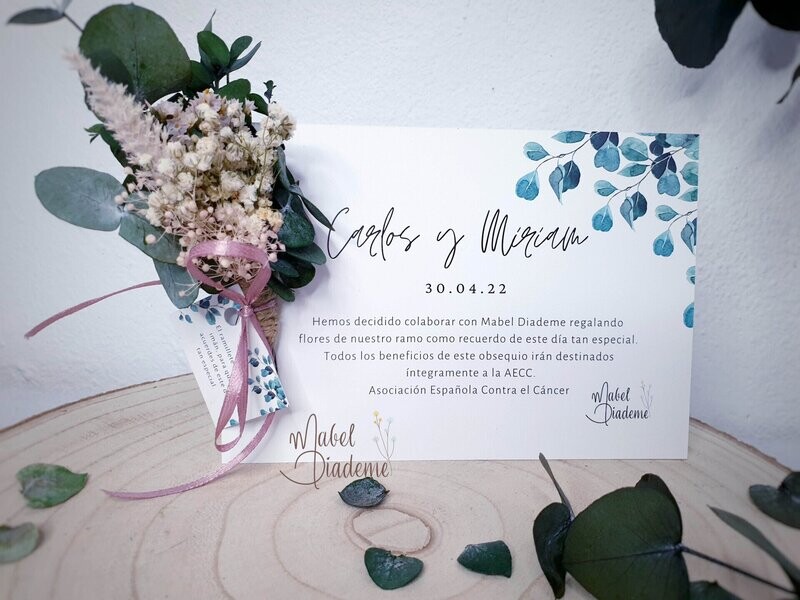 Detalles solidarios invitados boda ramillete flores preservadas imán