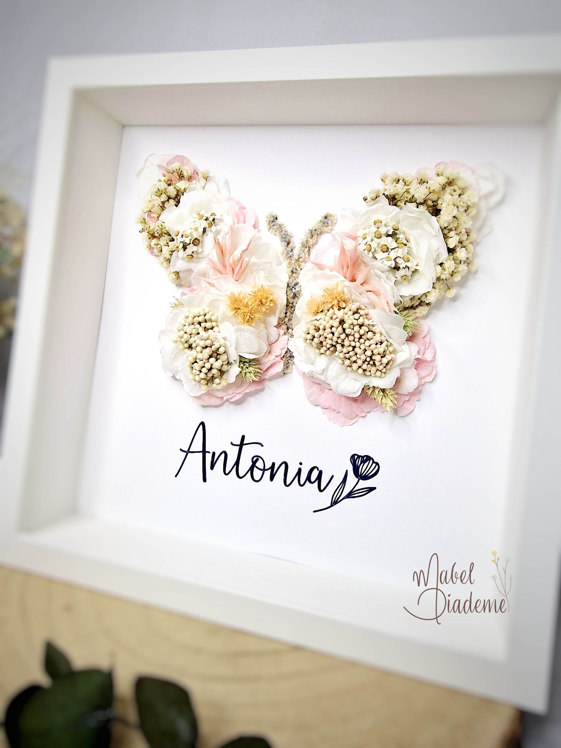 Cuadro Personalizado de Mariposa con Flores Preservadas – Regalos bonitos