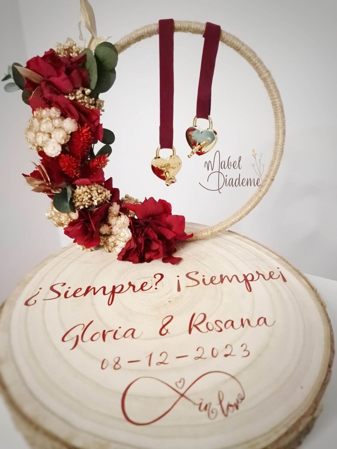 Caja decorada con vinilo romántico