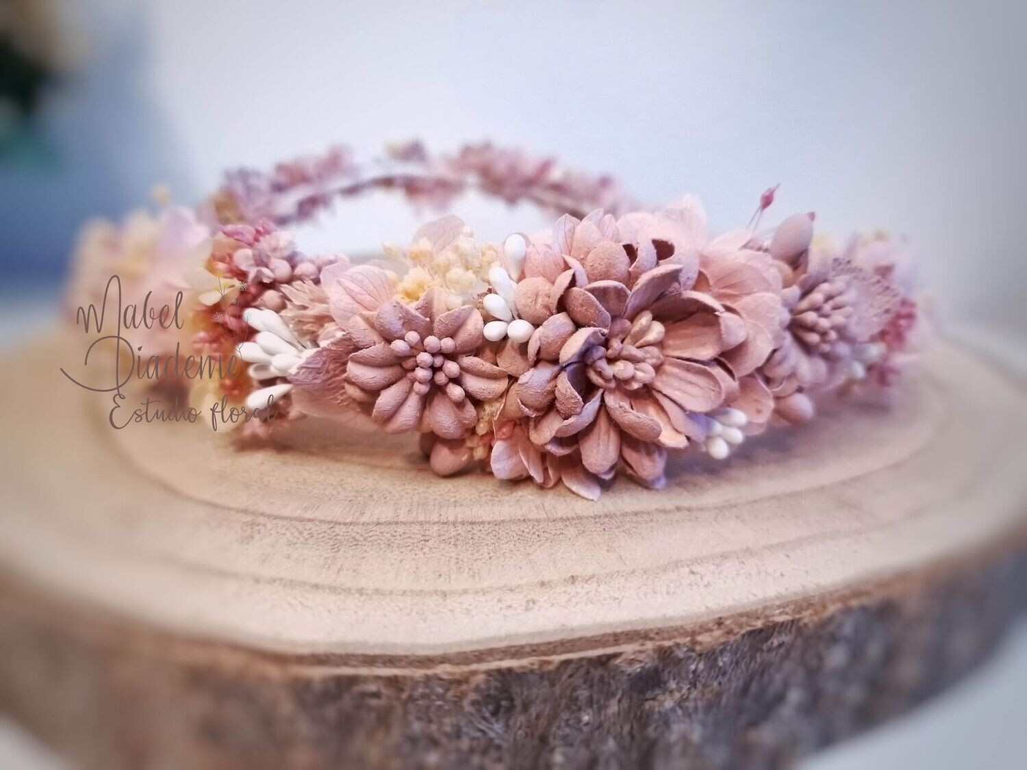 Corona comunión rosa empolvado flores preservadas