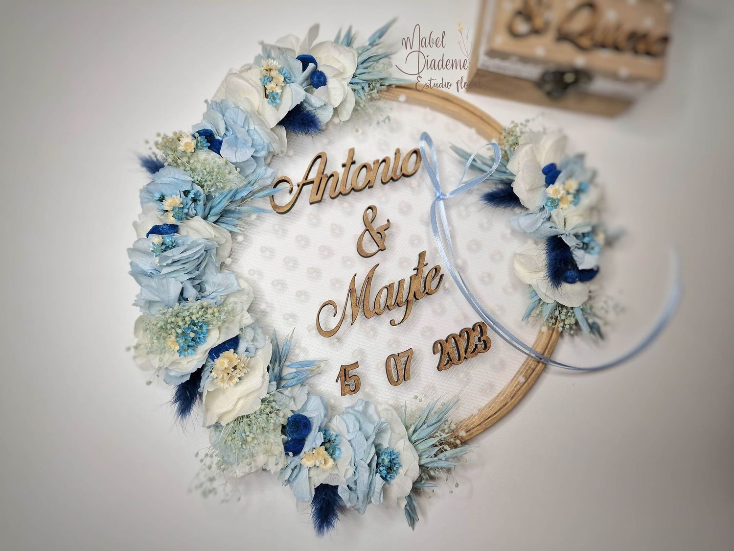 Bastidor de flores preservadas azul celeste caja de arras