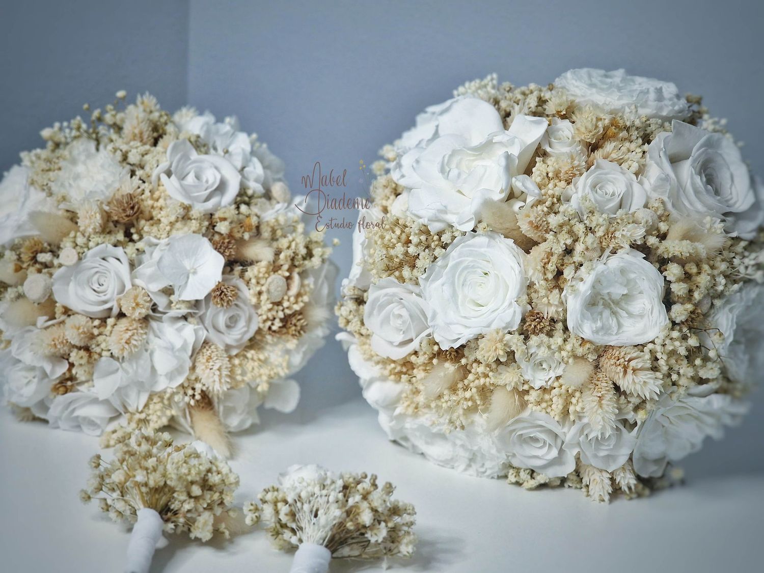 Ramo de novia flores preservadas rosas blancas y paniculata