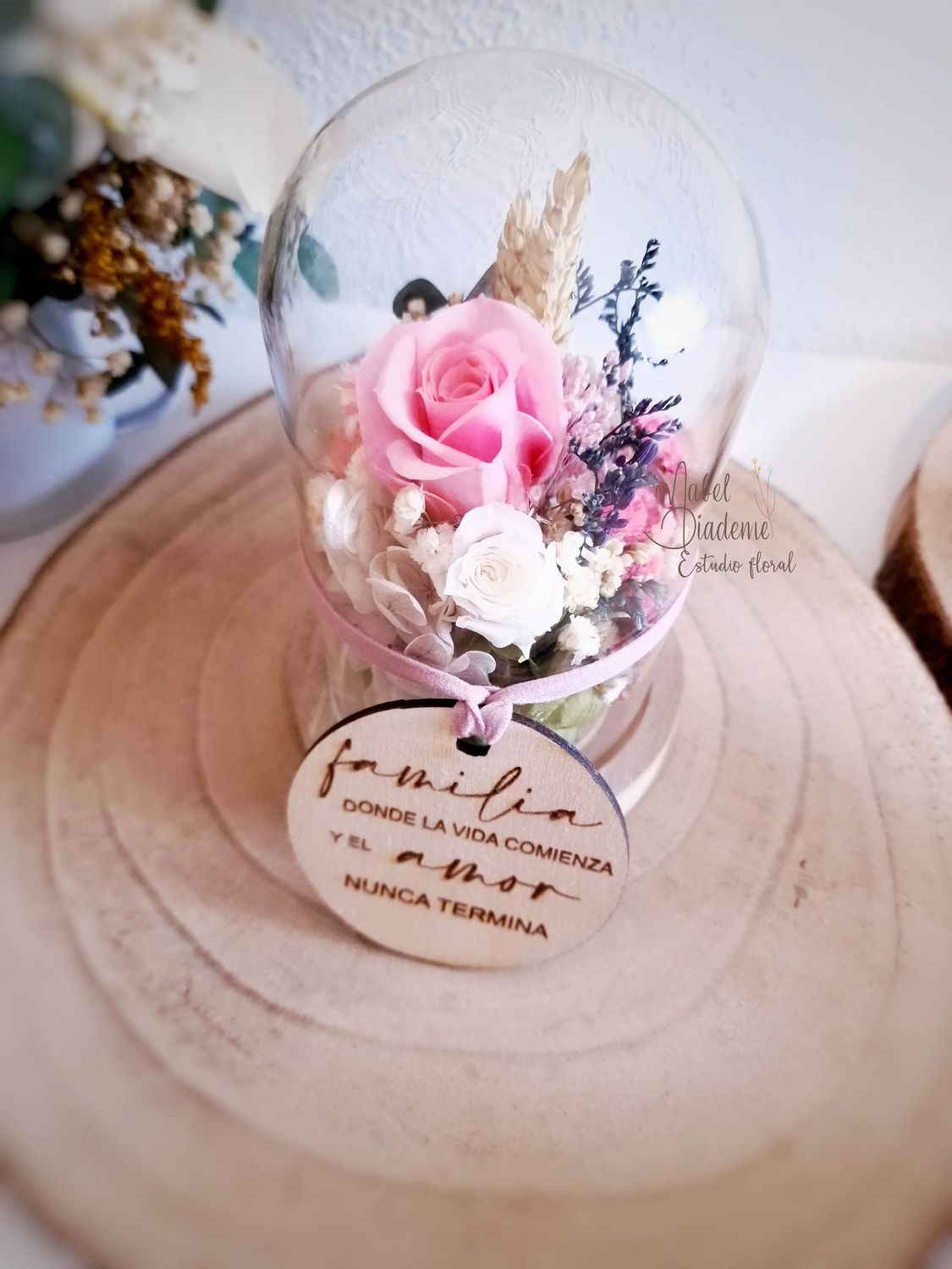 Mini cúpula de cristal con detalle de flores preservadas regalos bonitos