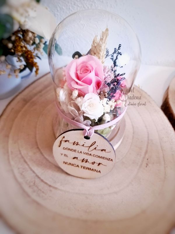 Mini cúpula de cristal con detalle de flores preservadas regalos bonitos