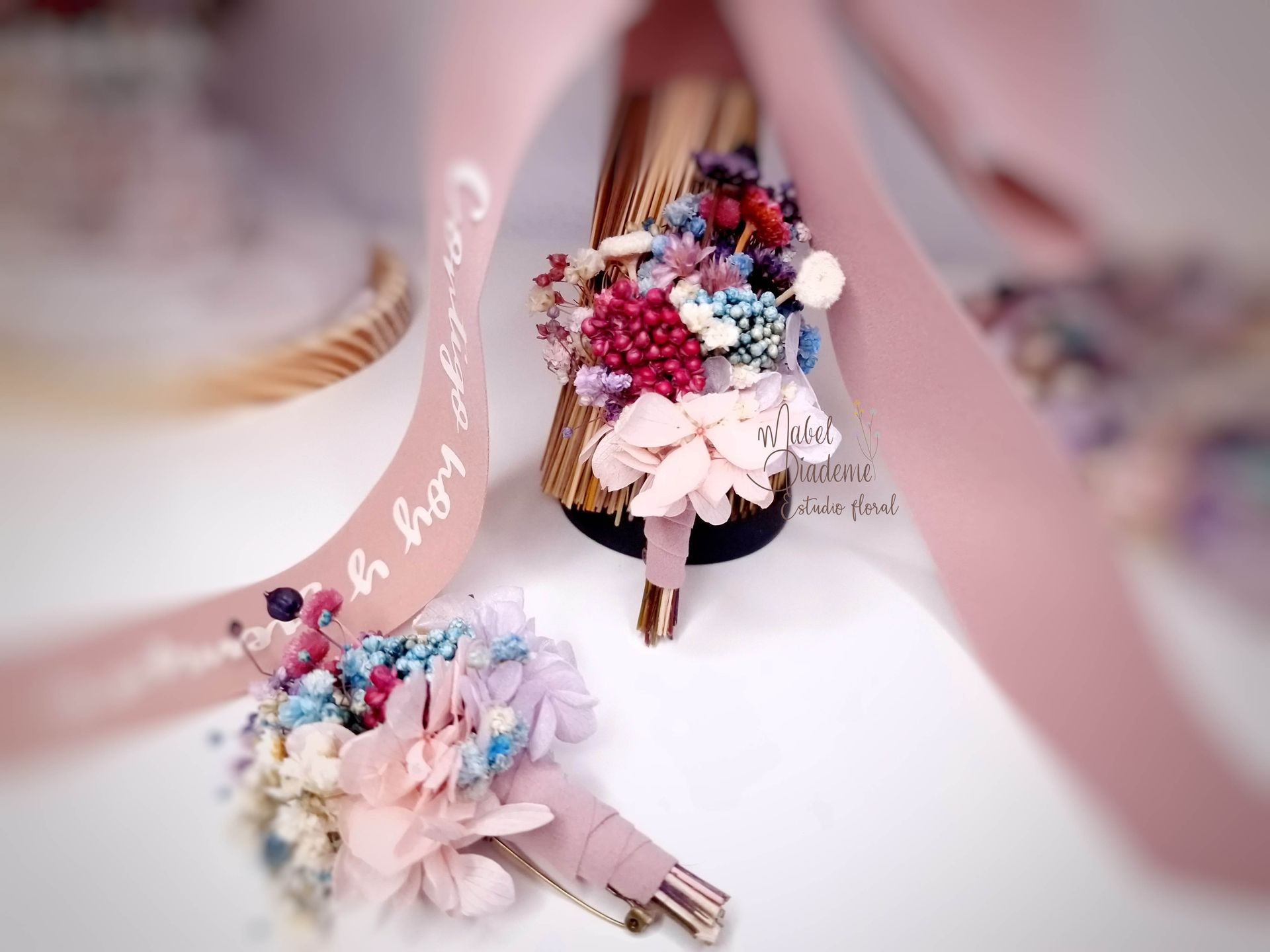 Ramo de novia estilo silvestre flores preservadas malva, morado, lila, rosa empolvado