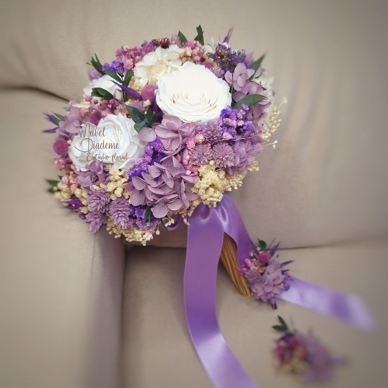 Ramo bouquet de novia flores preservadas tonos malva lila