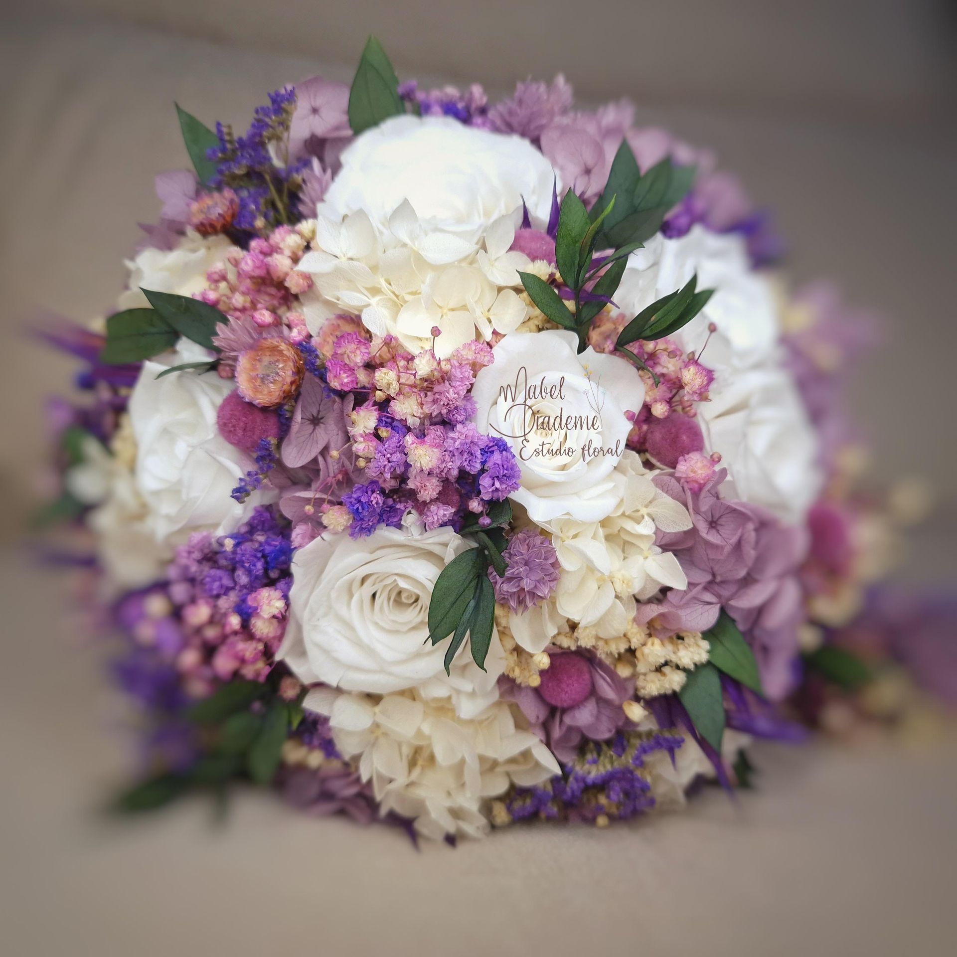 Ramo bouquet de novia flores preservadas tonos malva lila