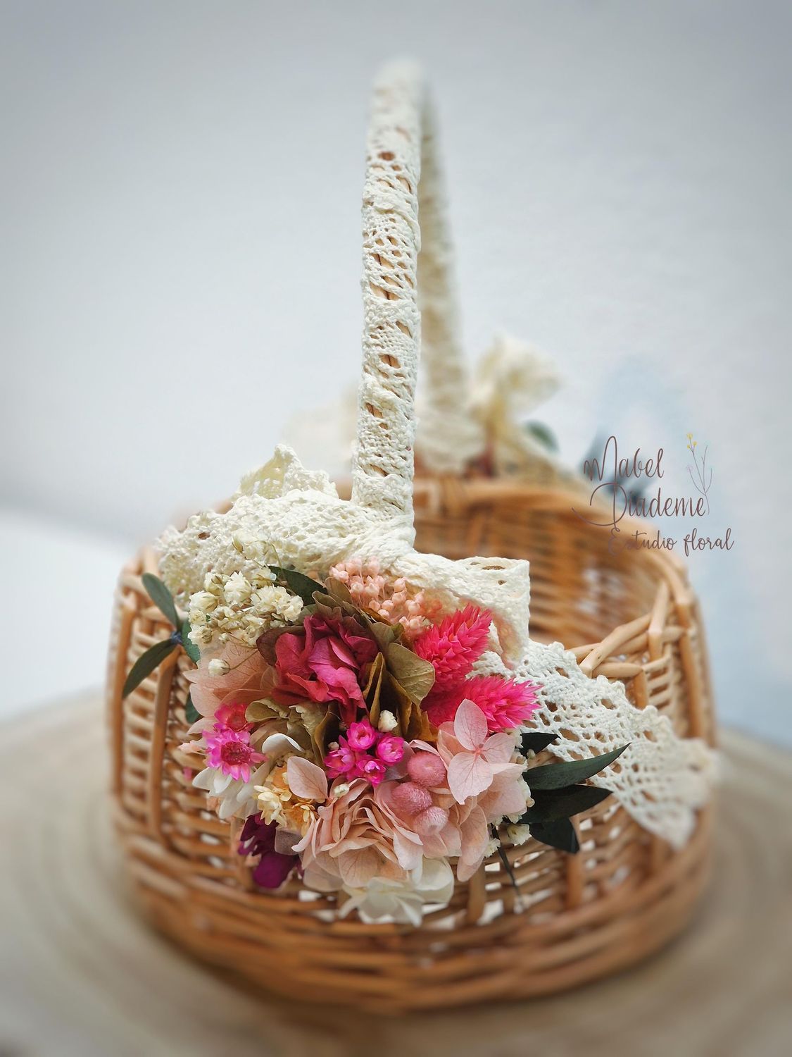 Cesta de ratán de pétalos flores pajes bodas arras flores preservadas