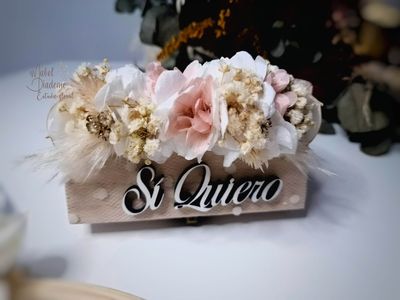 Porta arras caja de madera con flores preservadas