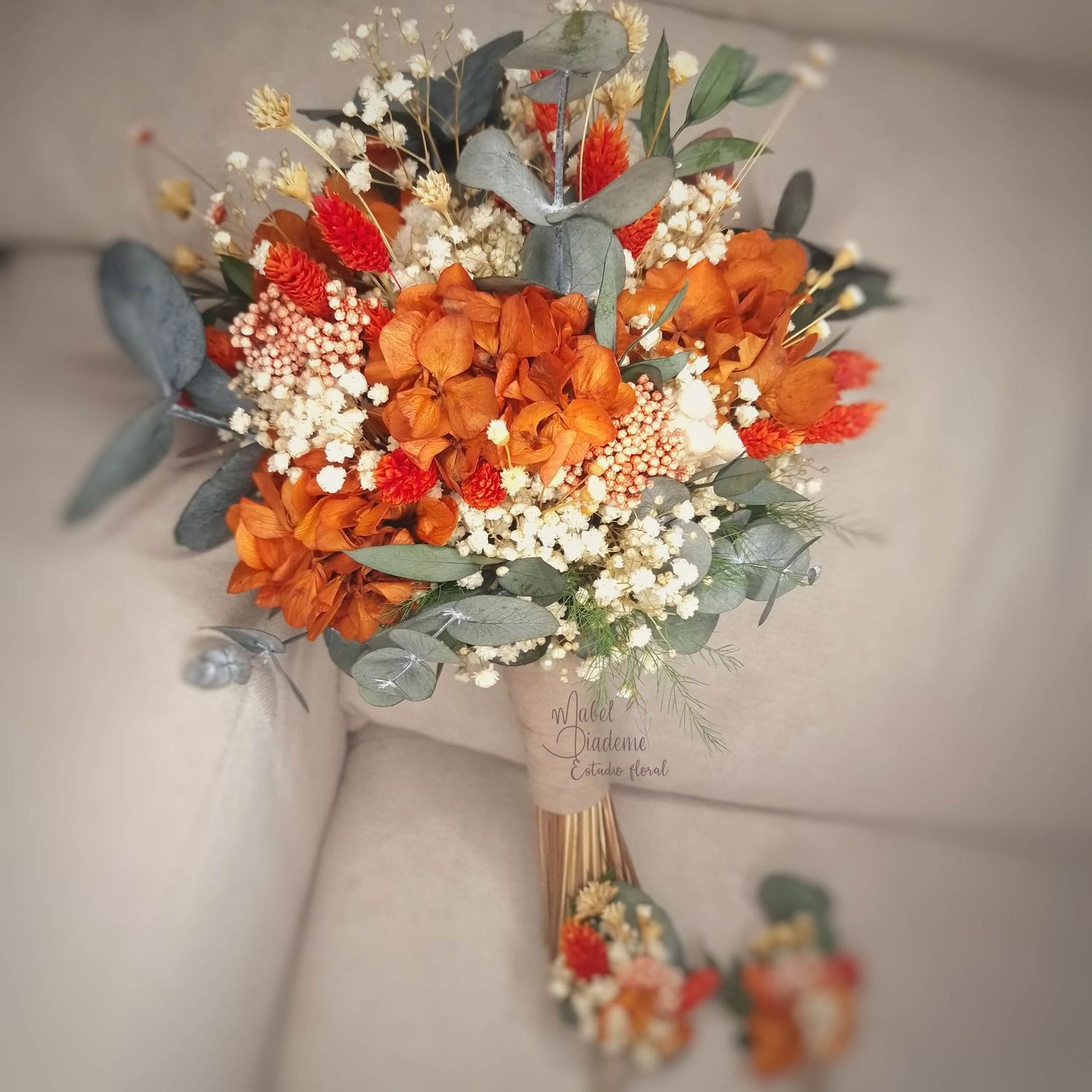 Ramo de novia estilo silvestre color teja flores preservadas