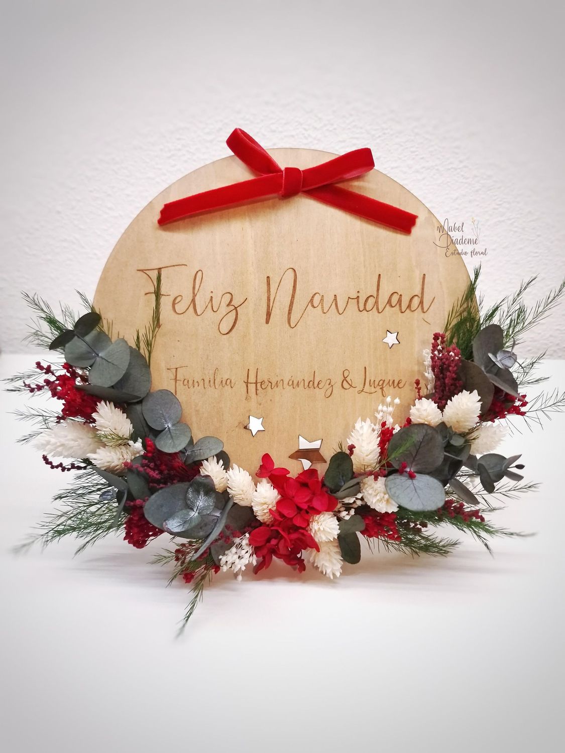 Placa madera adorno navideño familia con flores preservadas  con soporte
